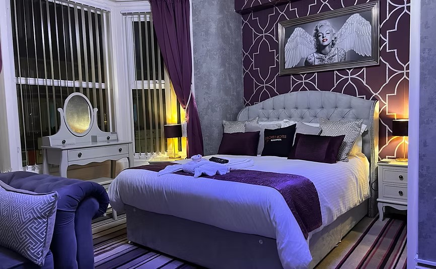 delovely the boudoir room 0