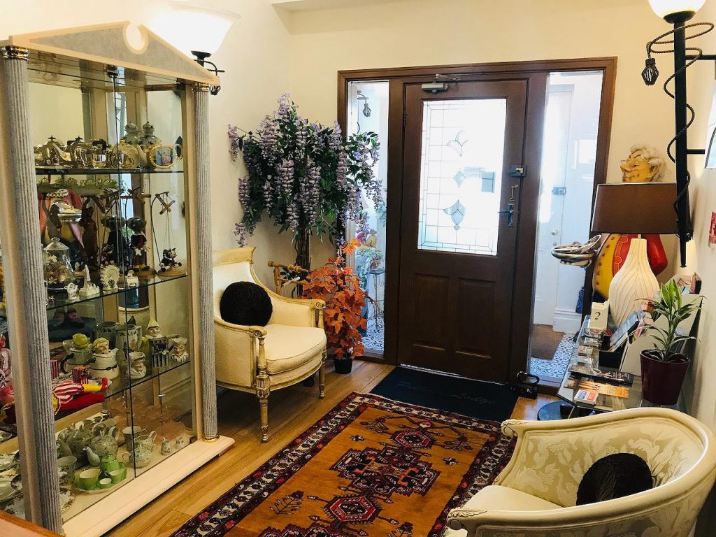 pelham lodge lobby