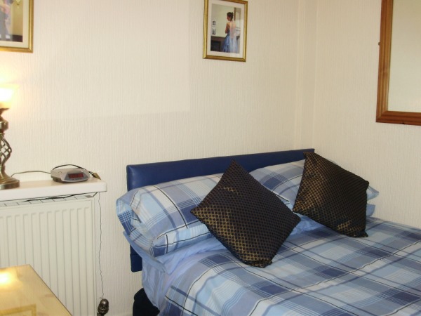 Willowfield House - Room 1 - Single